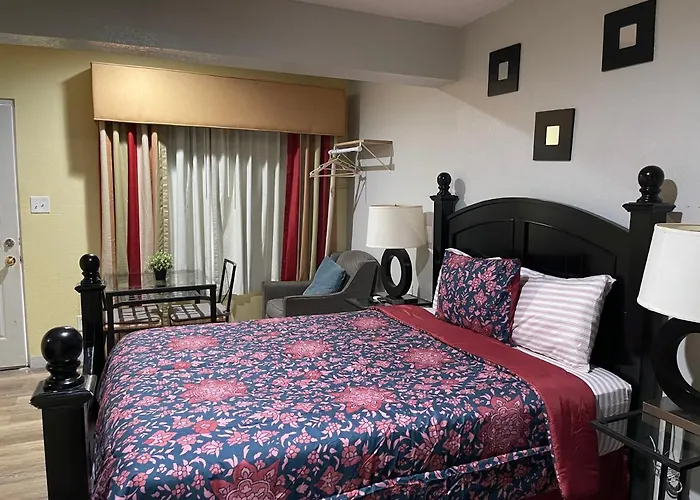 Delux Inn
